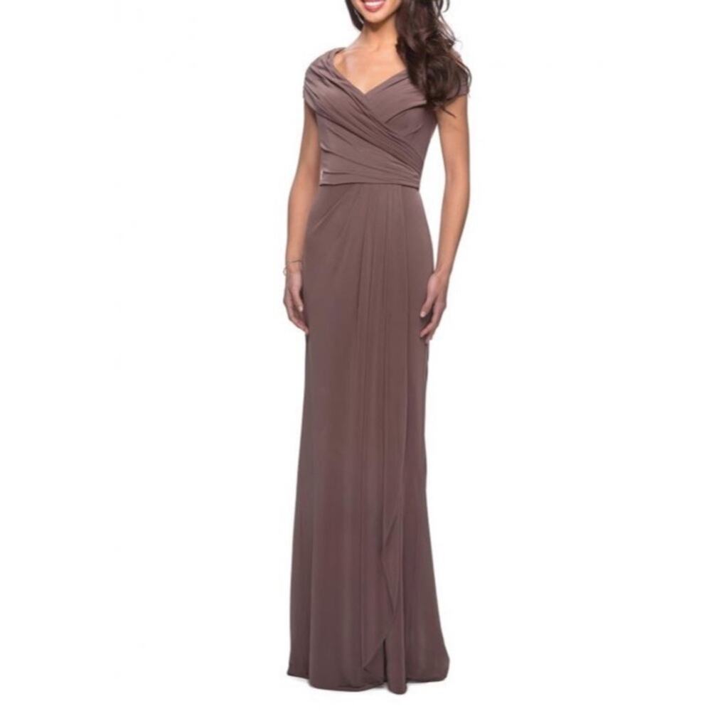La Femme Cocoa Jersey Gown
Size 8 Nwot $389